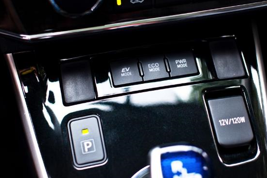 卡罗拉双擎领先版问世 14万元购车怎么选