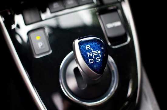 卡罗拉双擎领先版问世 14万元购车怎么选