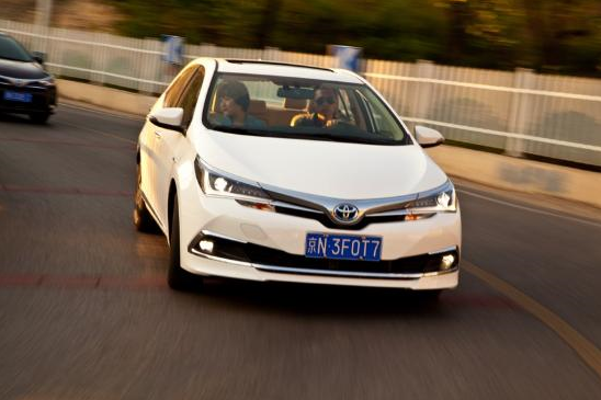 卡罗拉双擎领先版问世 14万元购车怎么选