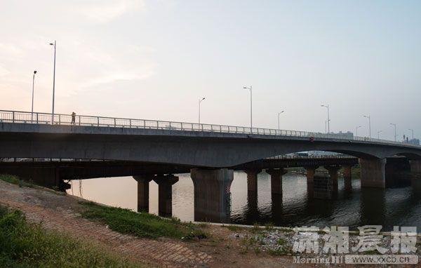 长沙芙蓉北路浏阳河新大桥通车 老桥关闭