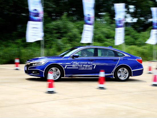 穿球衣的绅士 试驾广汽Honda第十代雅阁