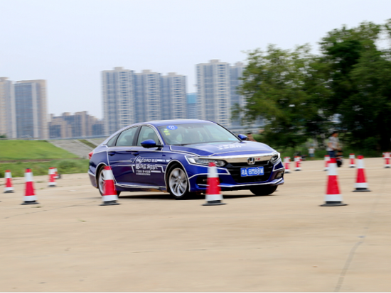 穿球衣的绅士 试驾广汽Honda第十代雅阁