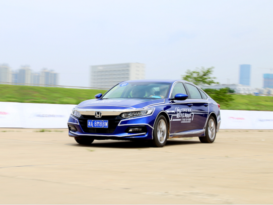 穿球衣的绅士 试驾广汽Honda第十代雅阁