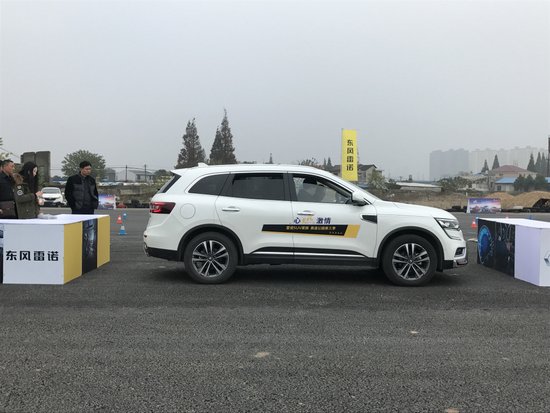 赛道模式的suv 13339598.jpg