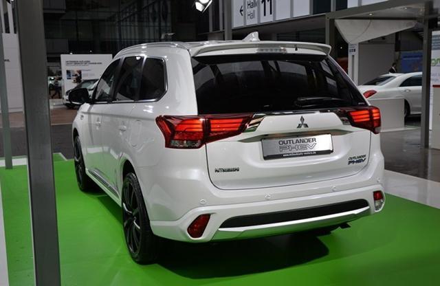 欧蓝德phev   外观方面,欧蓝德phev采用了三菱全新的dynamic