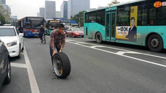 高手教你如何躲大車 任性的駕駛員仔細(xì)看