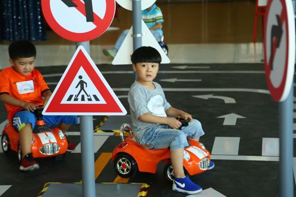 关注宝贝安全 一汽丰田 小手拉大手 来到大连