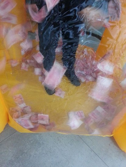 跟着徐峰去乾丰马自达抢劫_频道-哈尔滨