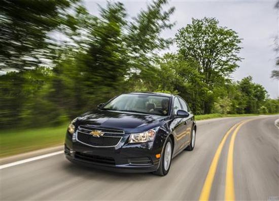 图为888人体 美女在坐下高清图片