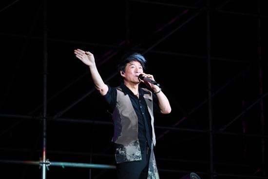 与真心英雄驭悦同行 华颂7 礼遇国民歌王周华健