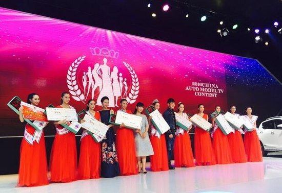 全国车模精英高助阵 江淮SUV双子星登陆安徽