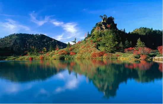 库区山水相映,碧水蓝天,风景秀丽,超级适合野餐哦! 民国别墅