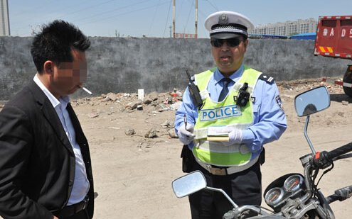 驾照记满12分期间继续开车 或将重考科目三_频