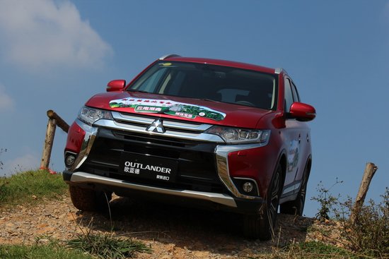 高颜值越野能手 港鑫三菱试驾2016款欧蓝德_