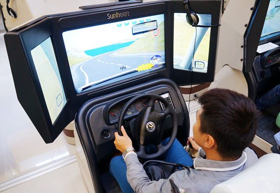 云南东方时尚驾校向鲁甸灾区捐款200万元