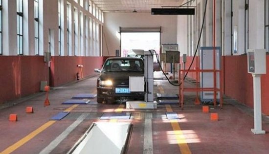 汽车年检都检查什么 一个车灯不对就过不了