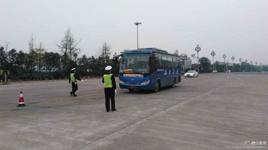 上高速路不系安全带?严査!