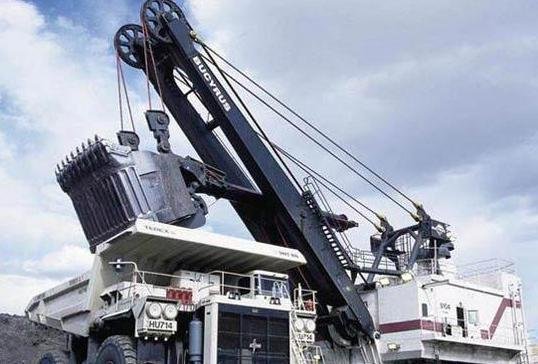 排量117升 一天耗油1吨 一轮胎值奥迪