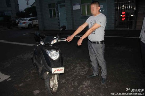 泸州合江:摩托车撞人后逃逸 监控助民警破案