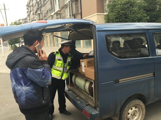 快递小哥酒后驾车送快递 驾照被暂扣半年