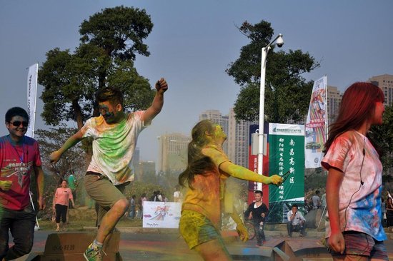 酷炫玩色,出彩新青年