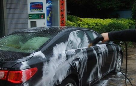 错误的方式洗车 1年后新车也折旧30%_频道-苏