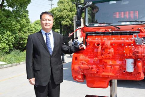东风中卡D12全球首发,上市劲销4000辆