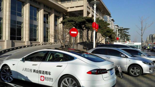 互联网专车跑两会:要替《人民日报》叫声好