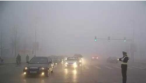 说说雾霾天必学开车技巧 注意控制车速