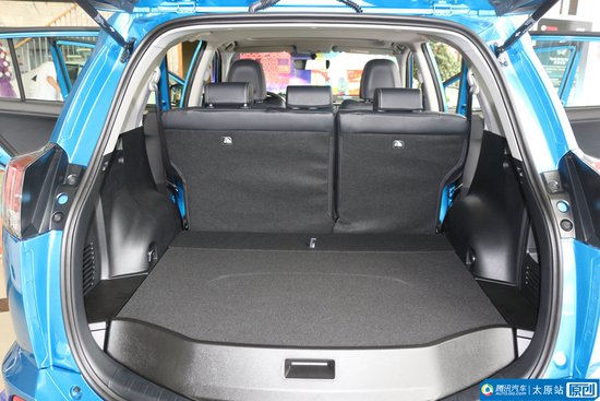 外观\/动力双提升 实拍一汽丰田2016款新RAV4