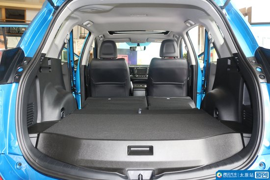 外观\/动力双提升 实拍一汽丰田2016款新RAV4