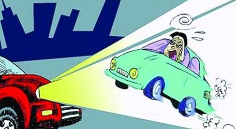 开车爱用远光灯是什么心理 有治吗?