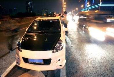 南京交警将用半个月集中整治各类改装车辆_频