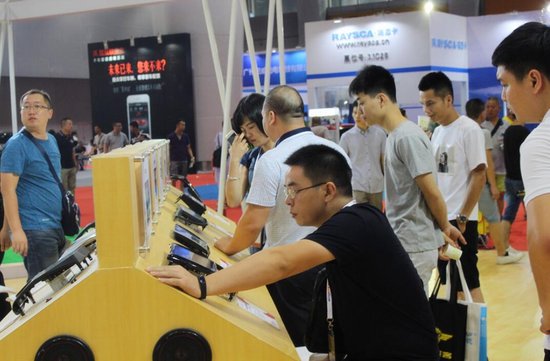 开车问问智能车机全新亮相中贸雅森广州展(图4) 开车问问携智能车机,全新亮相2017中贸雅森广州展