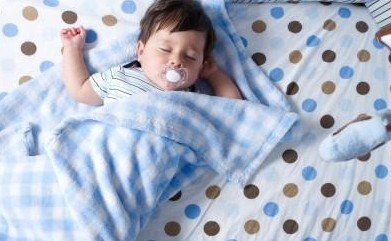 宝宝晚上睡觉不踏实的原因
