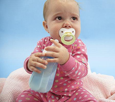 婴儿喝水太多可能会致水中毒