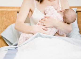 母乳喂养新生儿的正确方法