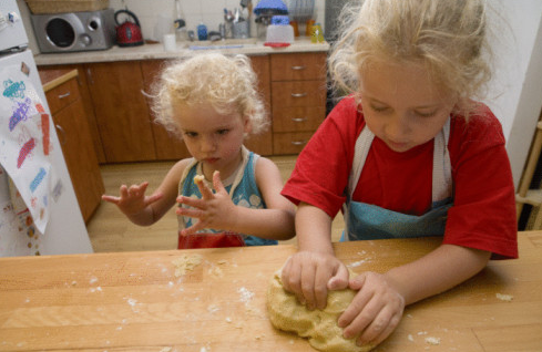 劳动教育对宝宝成长的好处_育儿_腾讯网