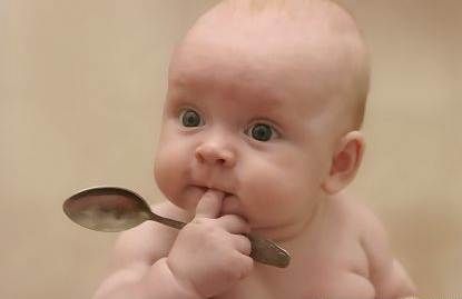 宝宝多大才可以吃成人食物