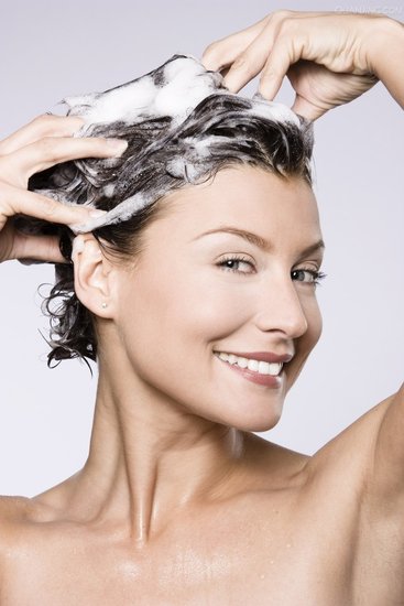 <em>产后洗头发</em>宜用百沸水_育儿_腾讯网