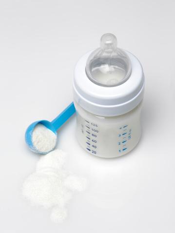 小提醒:给宝宝选奶粉注意六点