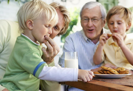 注意：孩子暑假吃零食大有讲究
