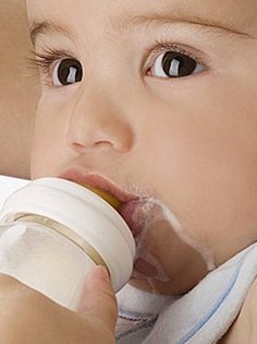 提醒:婴儿奶粉应现喝现冲