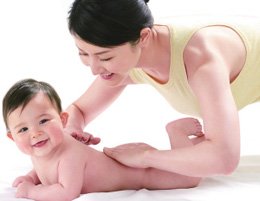 婴幼儿抚触促进孩子性格发展