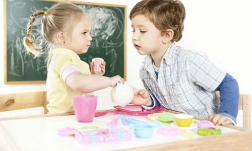 宝宝两岁进入 物权 敏感期