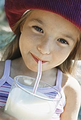 儿童空腹时忌饮用“酸牛奶”