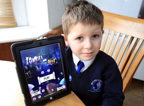 家长警惕:孩子玩iPad会产生僵尸效应