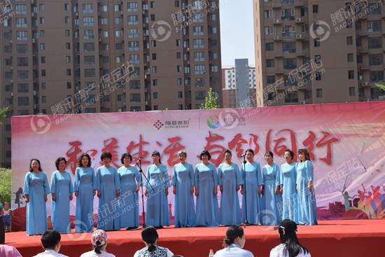 海选在舞蹈《十送红军》中拉开序幕,业主阿姨们巧妙的将歌中剧情编排