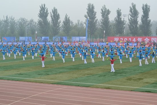 014年全国跳伞锦标赛于保定市河北金融学院盛