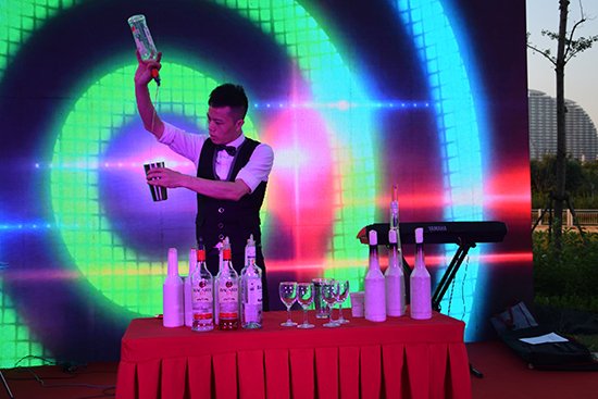 花式调酒表演